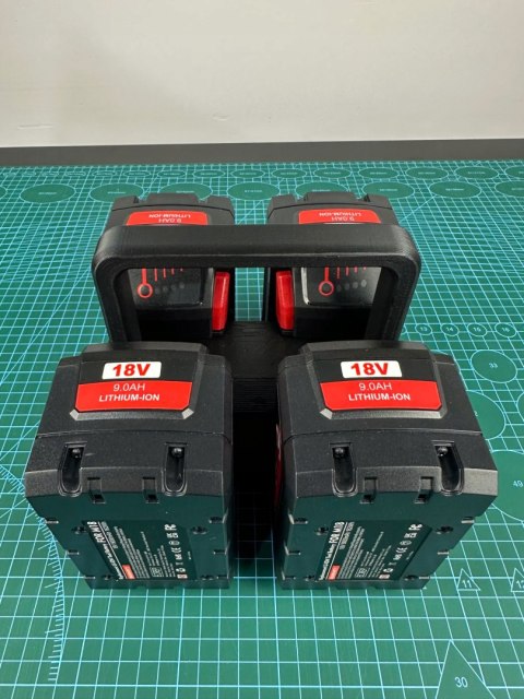 Koszyk na 4 baterie / akumulatory kompatybilny z Milwaukee M18