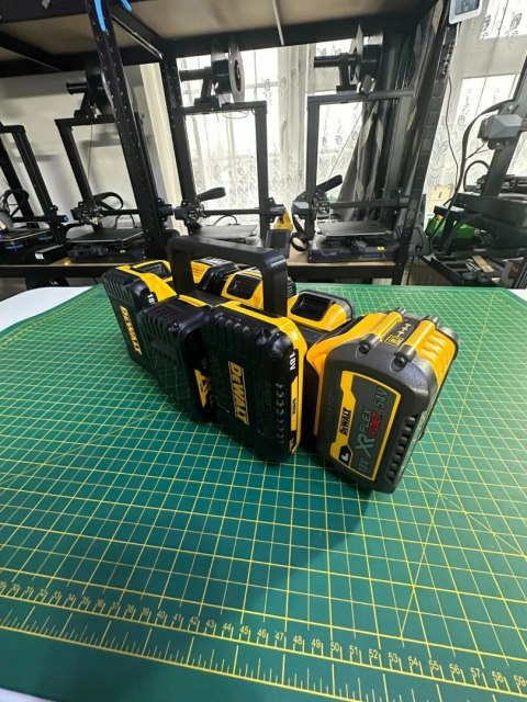 Koszyk na 8 Akumulatorów, Baterii do narzędzi DeWALT 18V i 54V Koszyk na 8 Akumulatorów, Baterii do narzędzi DeWALT 18V i 54V