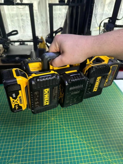 Koszyk na 8 Akumulatorów, Baterii do narzędzi DeWALT 18V i 54V Koszyk na 8 Akumulatorów, Baterii do narzędzi DeWALT 18V i 54V