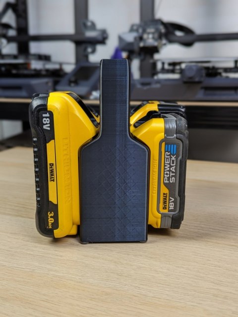 Koszyk, uchwyt na 4 Akumulatory, Baterie do narzędzi DeWALT 18V i 54V Koszyk, uchwyt na 4 Akumulatory, Baterie do narzędzi DeWALT 18V i 54V